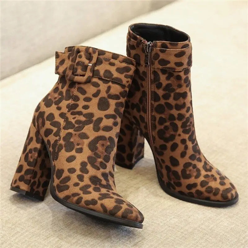 Bottine léopard.