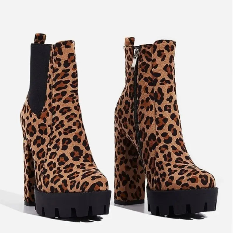 Chaussures léopard.