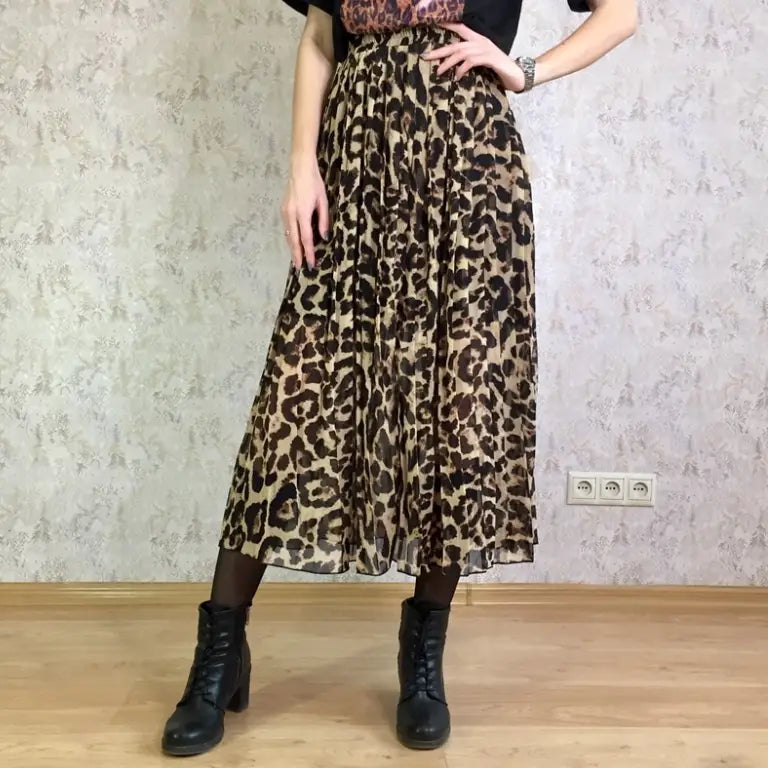 Jupe plissée léopard.