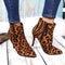 Bottines imprimées léopard à talons.