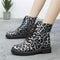 Bottines léopard grises.