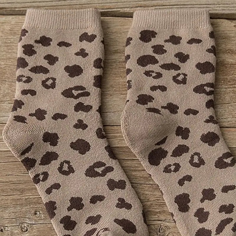 chaussettes léopard beiges.