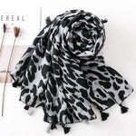 ANNA Leopard Scarf with Pompoms - Vignette | My Léopard