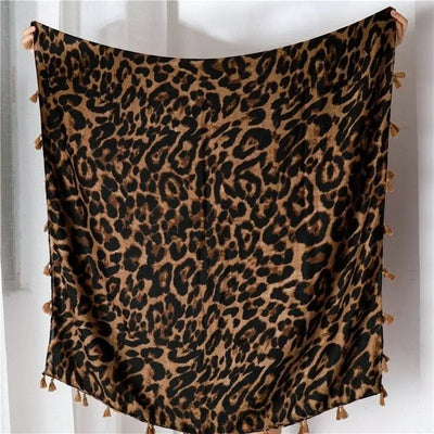 écharpe léopard marron et noire.