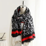 Écharpe Léopard Audacieuse - Vignette | My Léopard