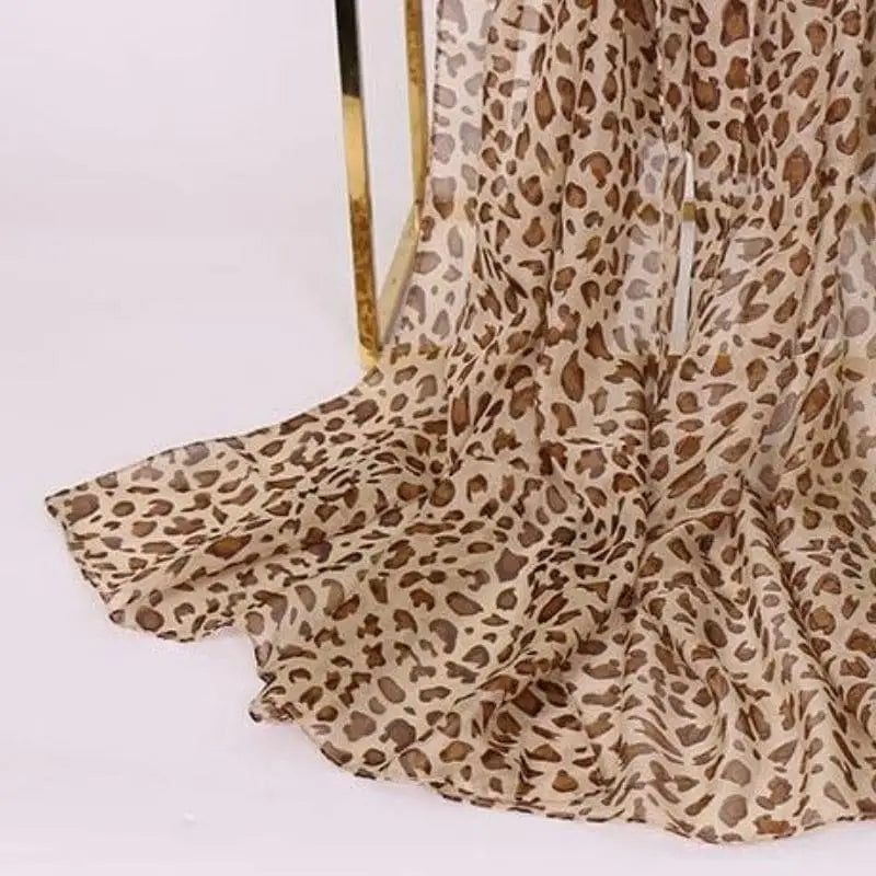 écharpe imprimé léopard beige.