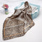 Foulard léopard beige.