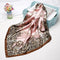 Foulard léopard rose et marron.