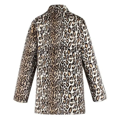 Dos manteau léopard en fausse fourrure.