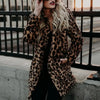 Manteau imprimé léopard pour femme.