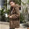 Manteau marron imprimé léopard.