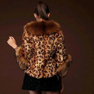 Dos manteau léopard femme.