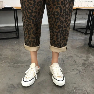 Ourlet pantalon motif léopard.