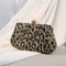 Pochette léopard sequins.