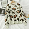 Pull amour léopard beige et noir.