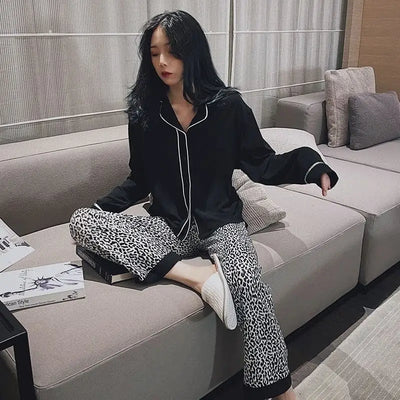 pyjama chemise léopard noir et blanc.