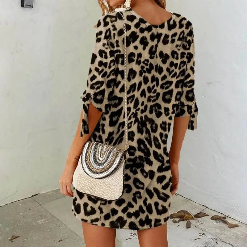 Robe motif léopard.
