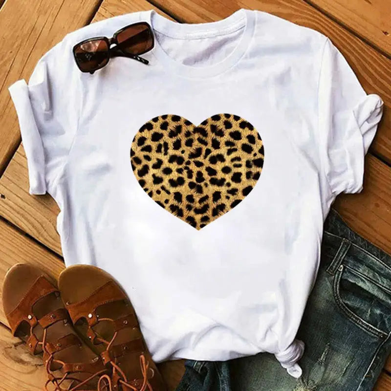 T shirt coeur léopard marron et noir.