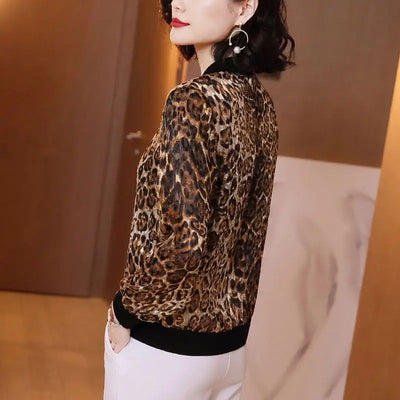 Dos veste léopard marron.