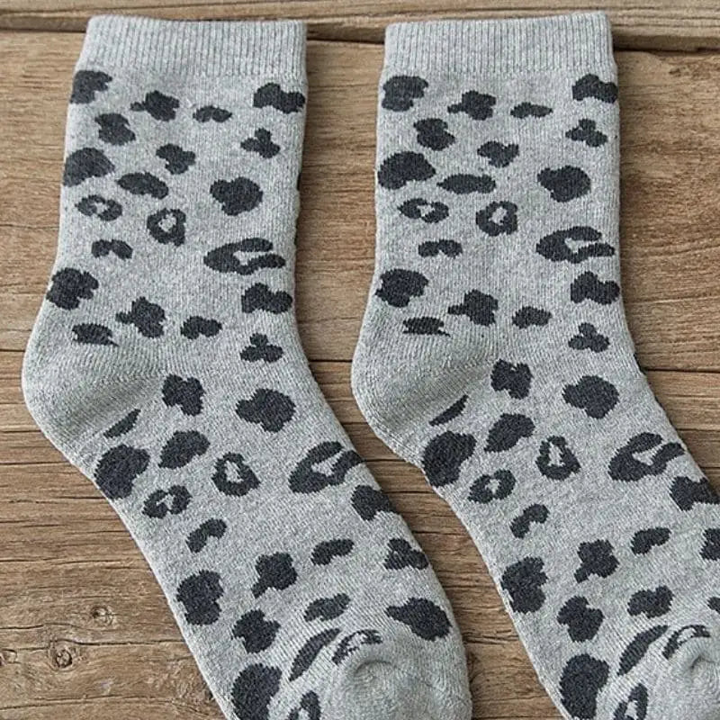 chaussettes léopard grises courtes.