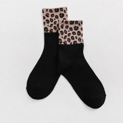 chaussettes imprimées léopard noires.