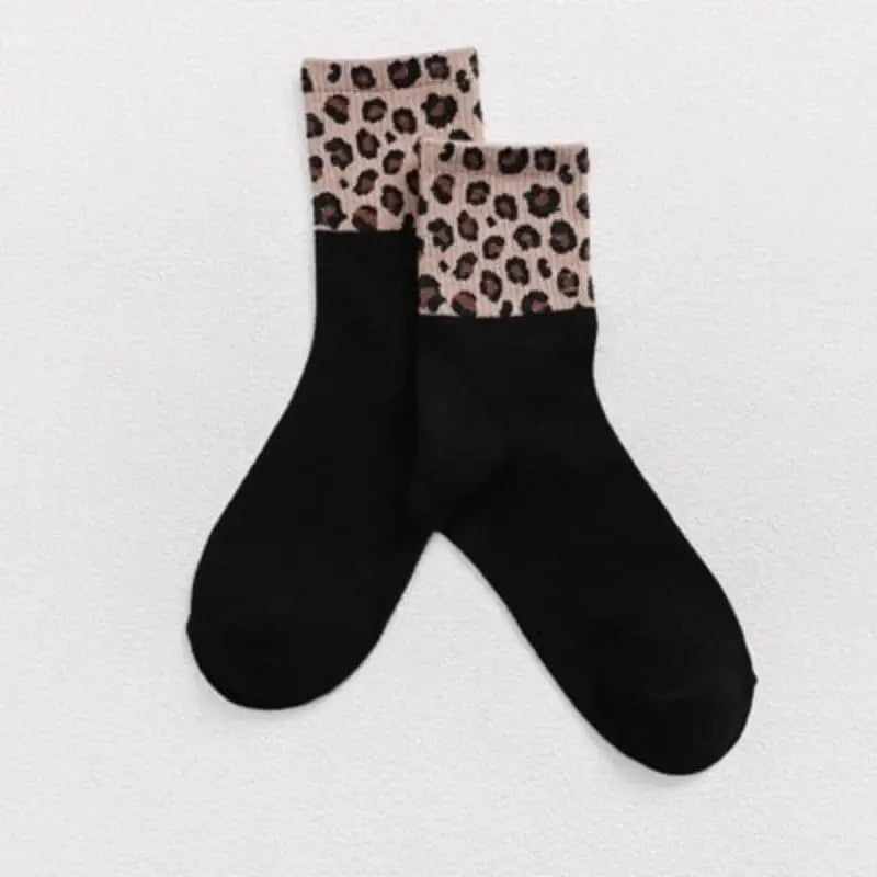 chaussettes motif léopard noires.
