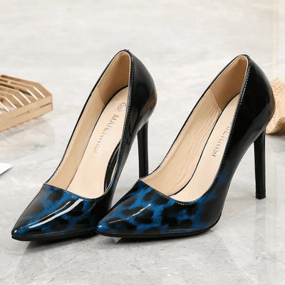 chaussures à talons léopard bleu.