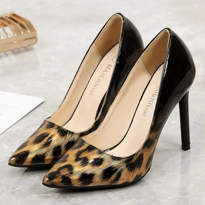 chaussures à talons léopard.