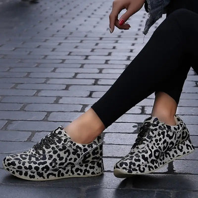 Chaussure baskets léopard.
