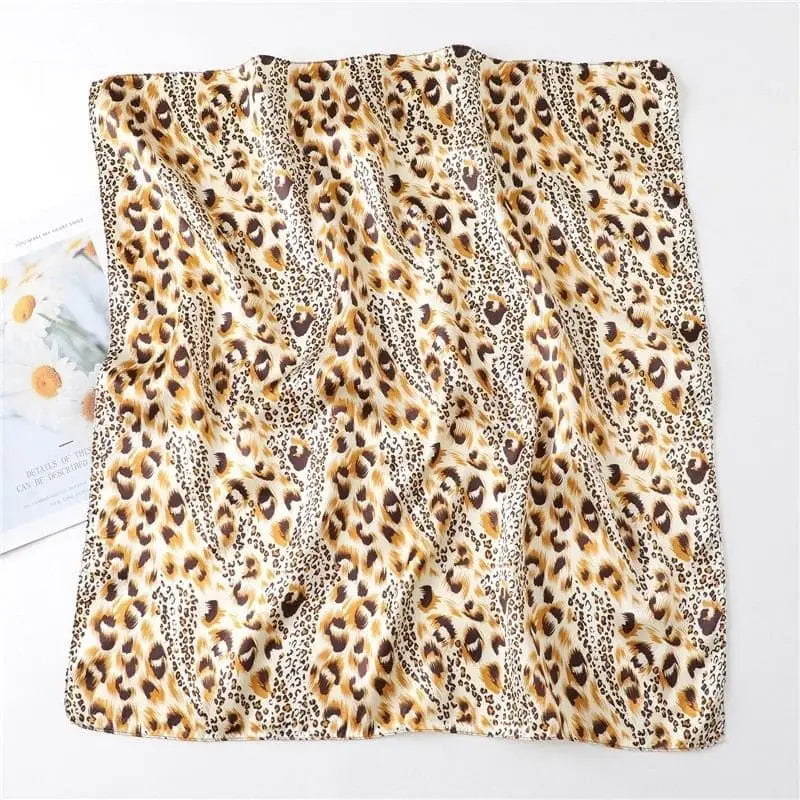 Foulard jaune léopard mignon.