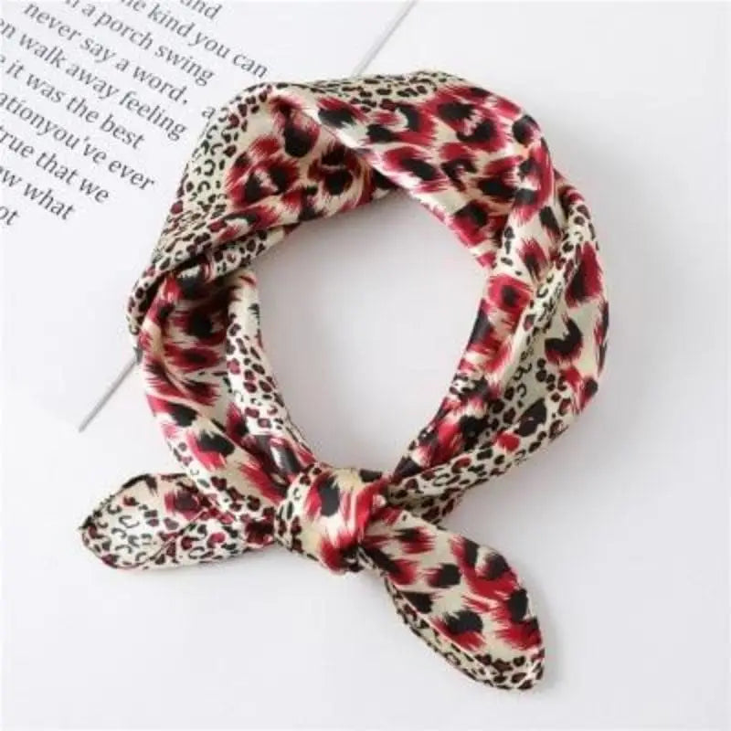 Foulard femme léopard mignon rouge.