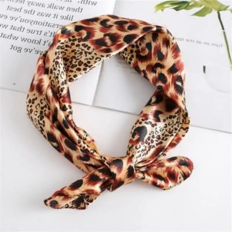 Foulard mignon léopard femme.