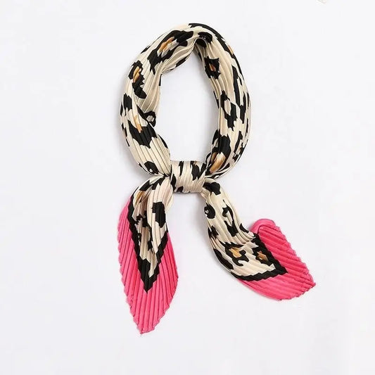 Foulard léopard coloré rose.