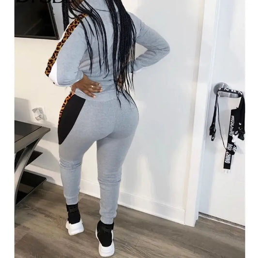 Jogging à poches léopard gris.