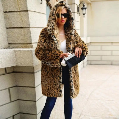 Manteau femme imprimé léopard à capuche.