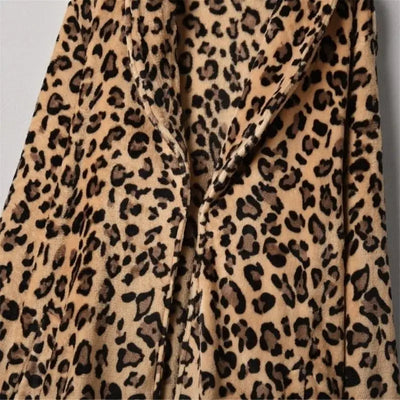 Manteau imprimé léopard fausse fourrure.