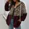 Manteau léopard et bordeaux.
