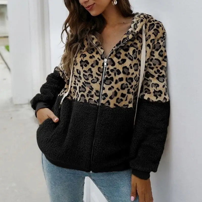 Manteau léopard bicolore noir.