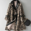 Manteau motif léopard et similicuir.