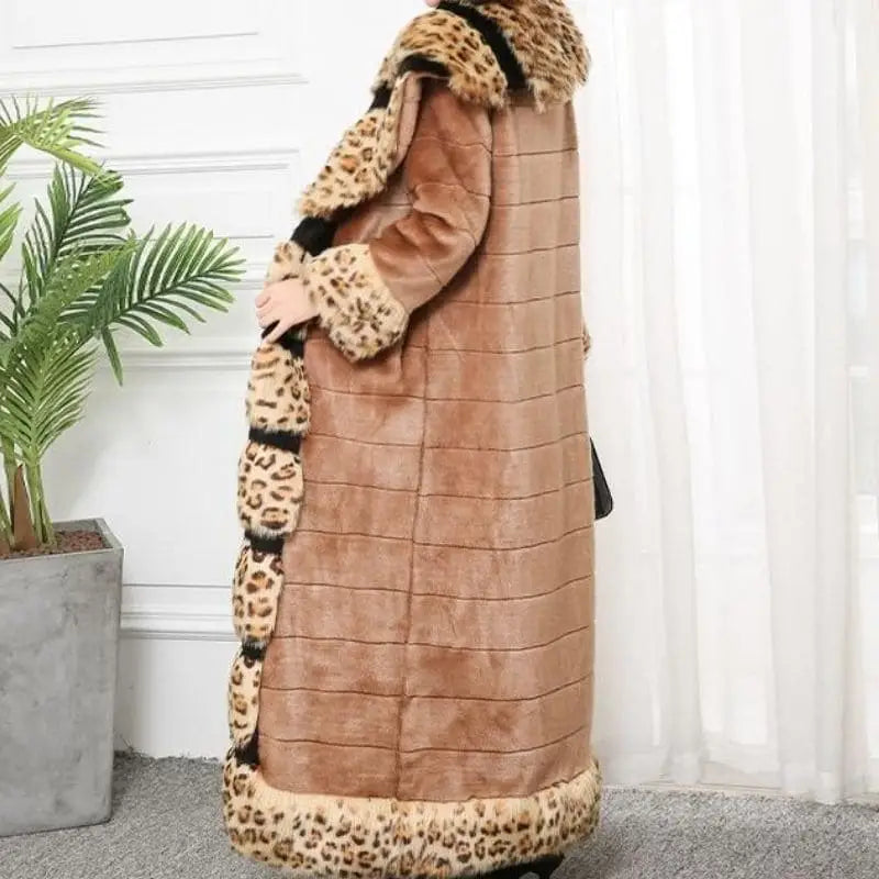 Manteau long léopard.
