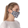 Masque en tissu léopard noir et blanc.