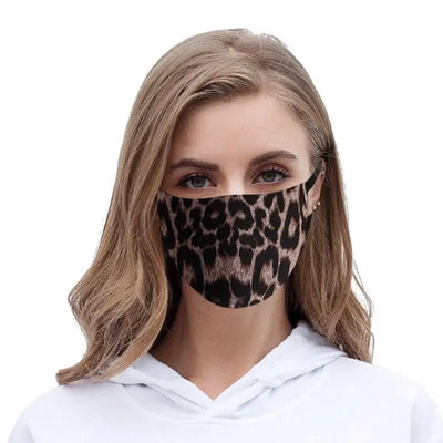 Masque tissu motif léopard.