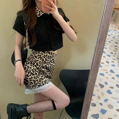 Mini jupe léopard avec dentelle.