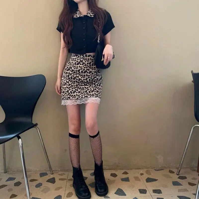 Mini jupe léopard dentelle.