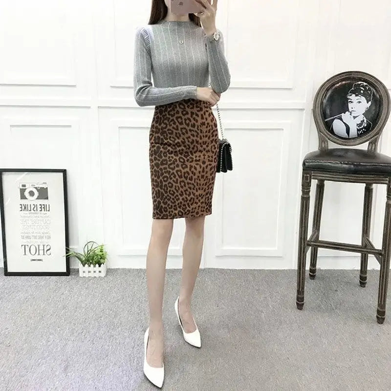 Mini jupe léopard noire et marron.