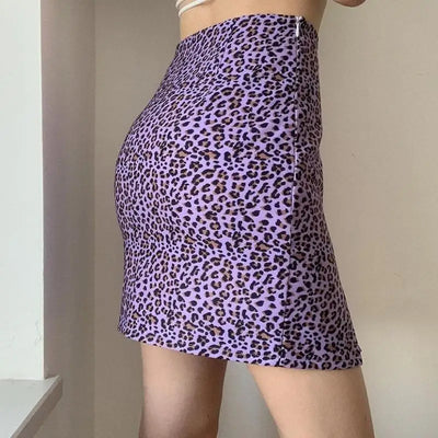 Jupe léopard violette.