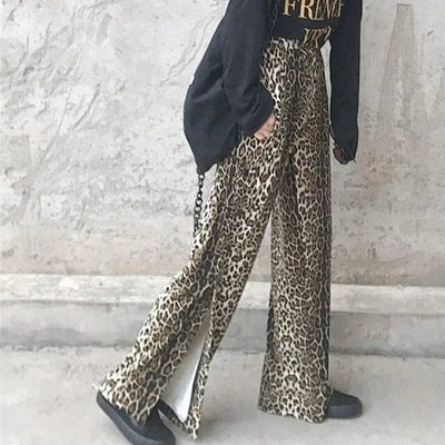 Pantalon léopard ample.