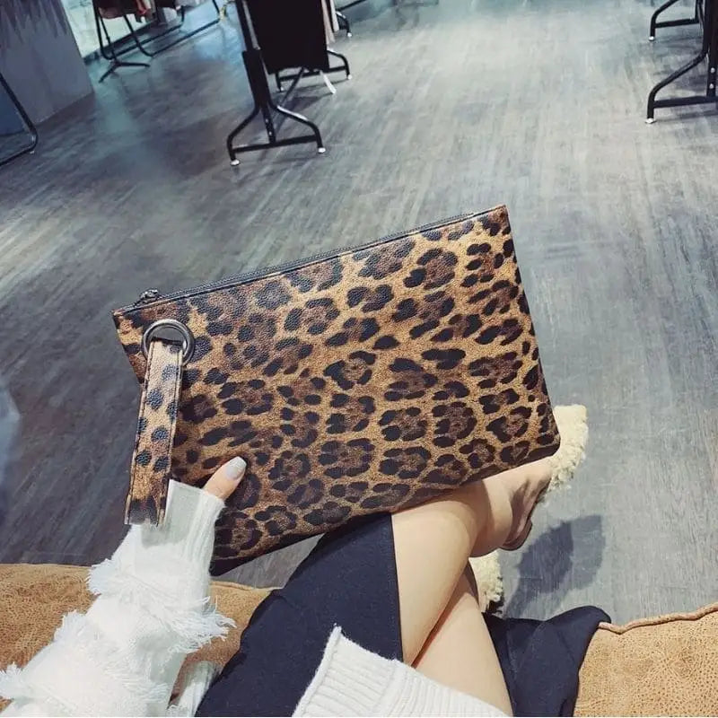 Pochette leopard sales