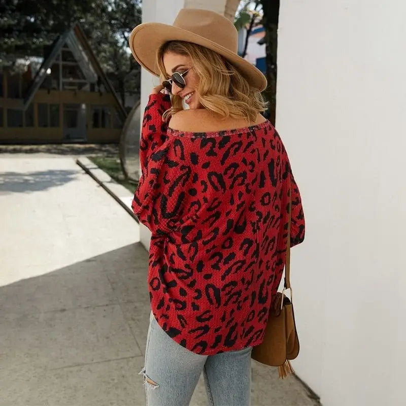 Dos pull léopard rouge col bardot.