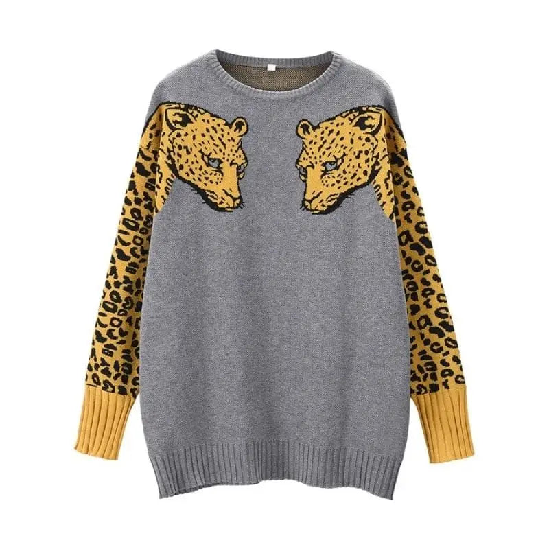 Pull gris léopard sauvage.